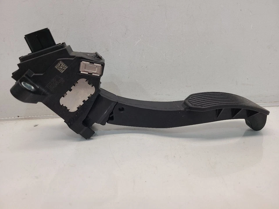 Toyota Corolla 2012 (1,8 L/AT/sedán) pedal acelerador - DBW/conducción por cable Foto 4 de 4