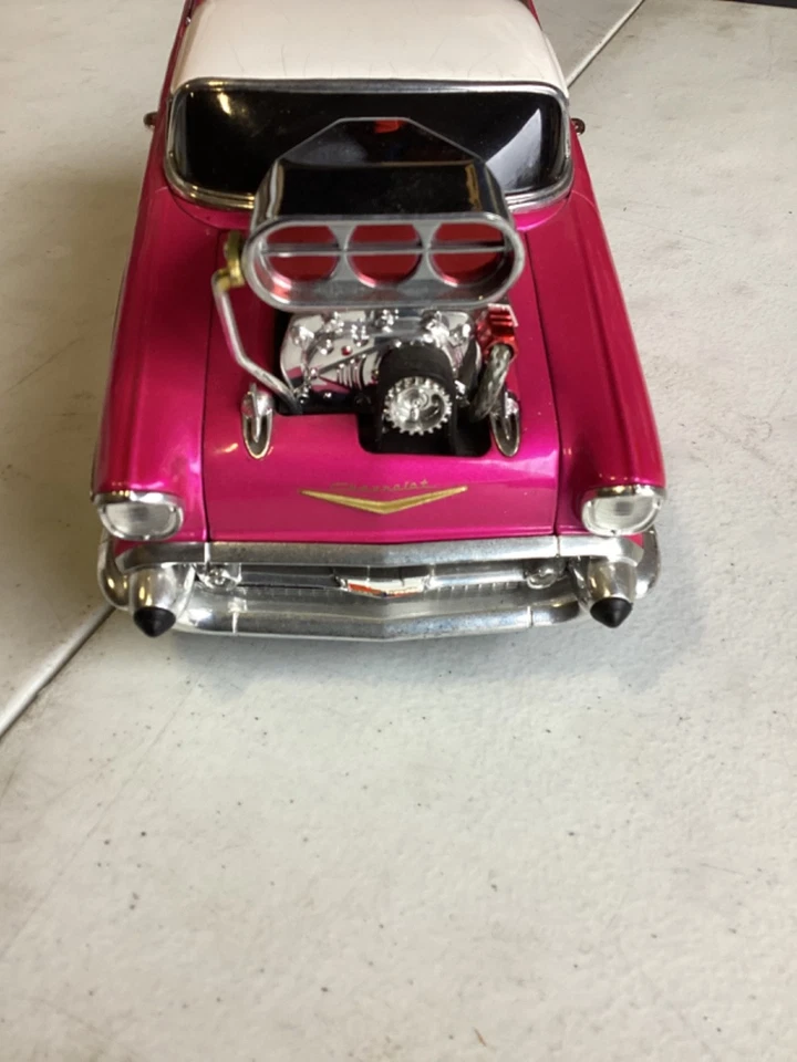 57 Chevy Bel-air Pink and White Roof Muscle Machine 1:18 scale - Image 4 of 4