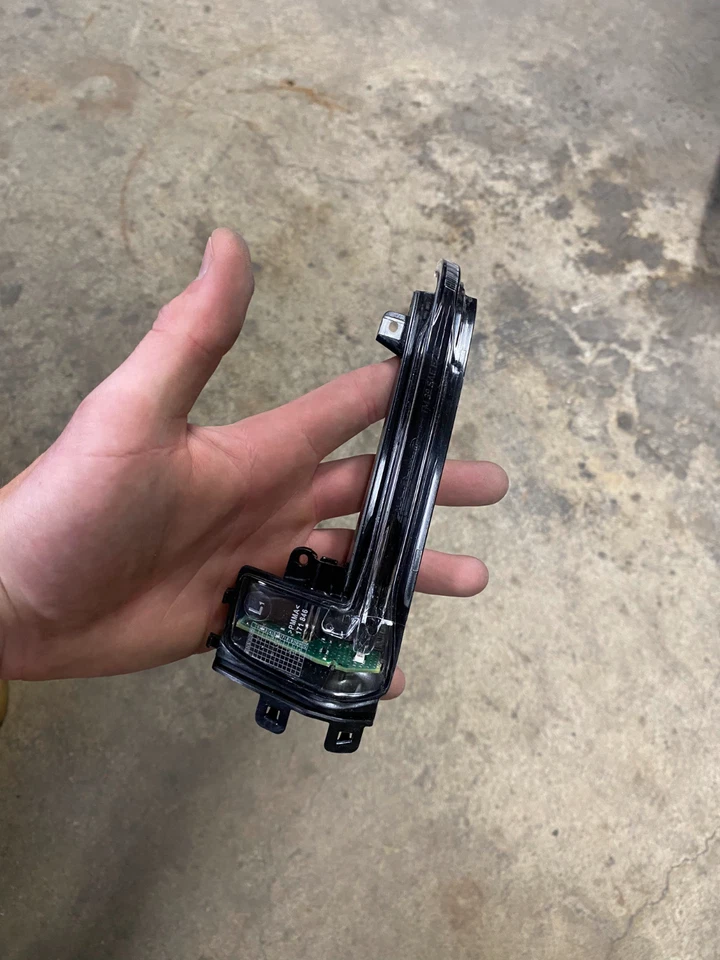 Audi A3/A4/A5/RS5/S4/S5 2010-2017 OEM nuevo conjunto de lámpara de señal de giro 8K0949101D Foto 4 de 4