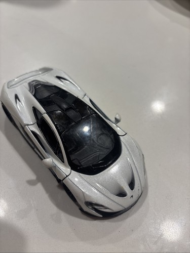 MCLAREN P1 BIANCO SCALA 1:36 KINSMART PORTE APRIBILI - Foto 8 di 8