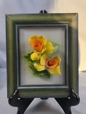 Rose porcellana gialla incorniciate Capodimonte italiano vintage Fabar 6" x 7" 108