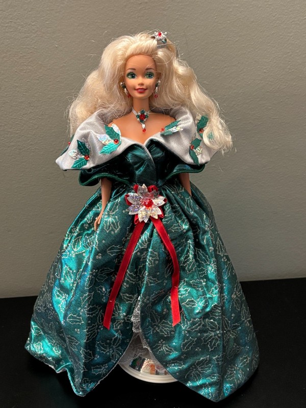 1995 Happy Holidays Barbie Doll Christmas Collector Mattel