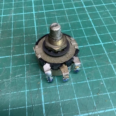 Vintage Allen Bradley 500K LIN Potentiometer - 1 Piece - Image 1 of 2