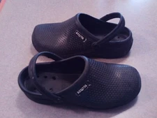 Scrubs- Ladies Black Clogs Size 9 ( EUR 40 )