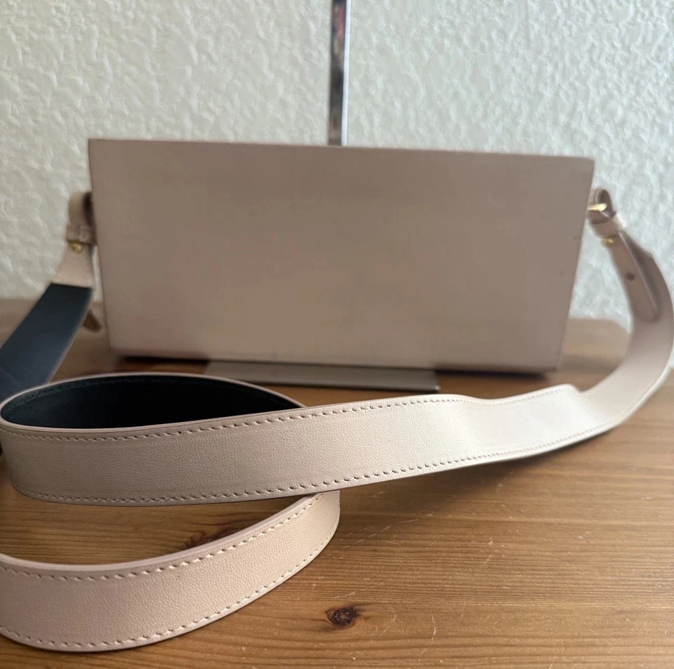 Caixa horizontal tiracolo couro rosa Fendi - Imagem 4 de 4