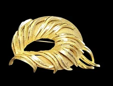 Vintage BSK Swirled Feathered Brushed Gold Tone Statement Brooch Pin Estate