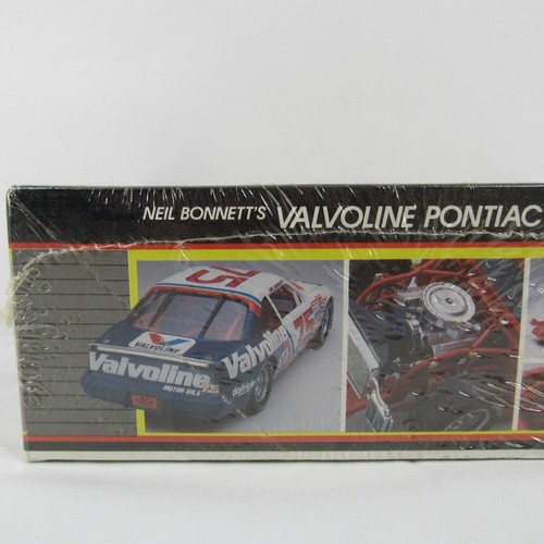 Neil Bonnett #75 Valvoline RahMoc Race Pontiac Monogram 1/24 Plastic Model #2787 - Picture 3 of 9
