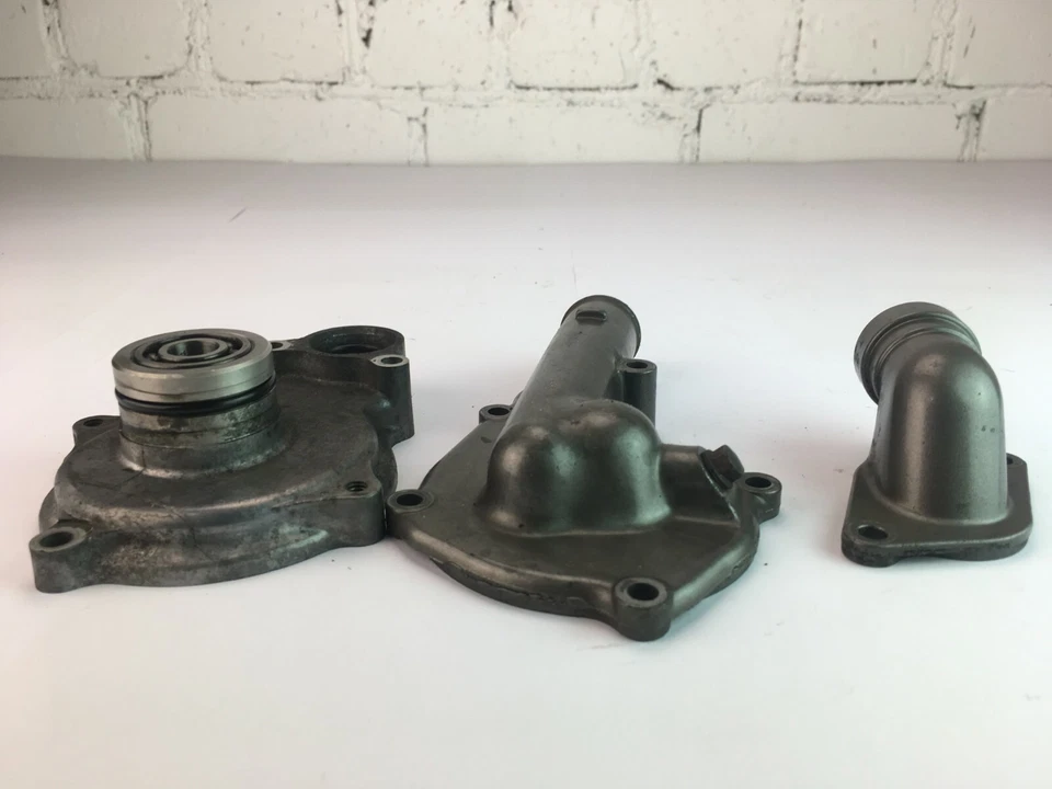 YAMAHA TDM 850 TDM850 1992 / JUEGO DE CUBIERTAS DE BOMBA DE AGUA 1991-1995 4UNY12420000 Foto 3 de 4