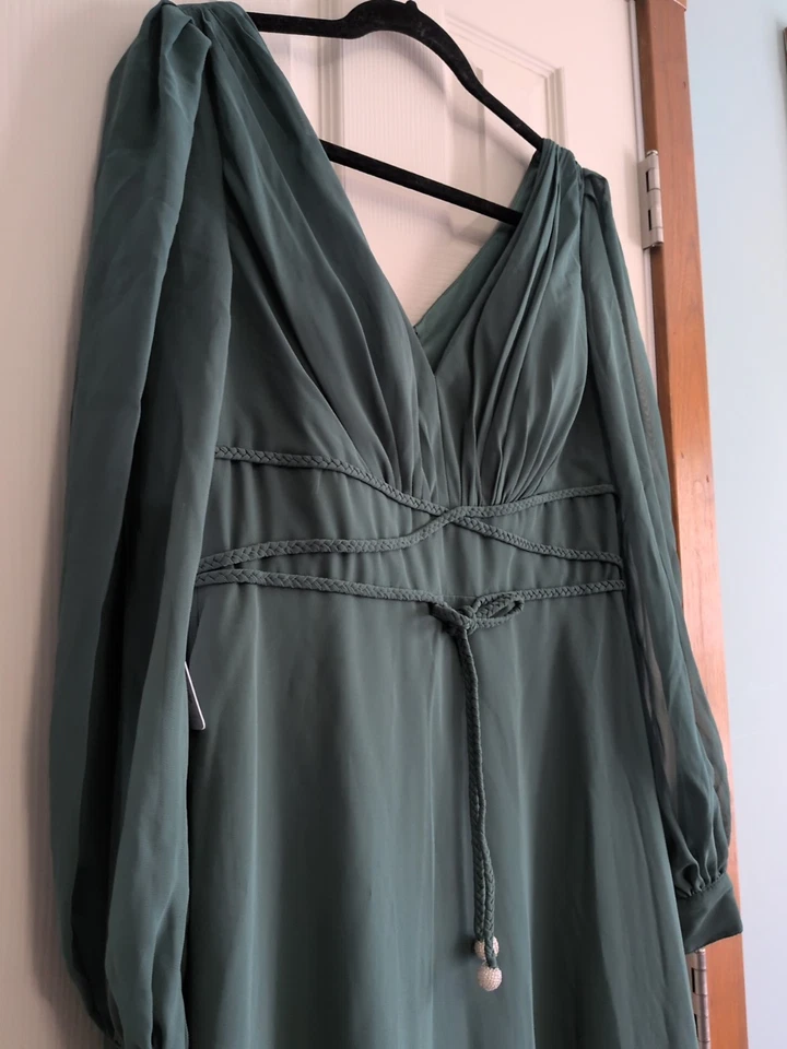 Vestido Azazie Sage, manga larga con cinturón en verde oscuro talla A12 Foto 3 de 4