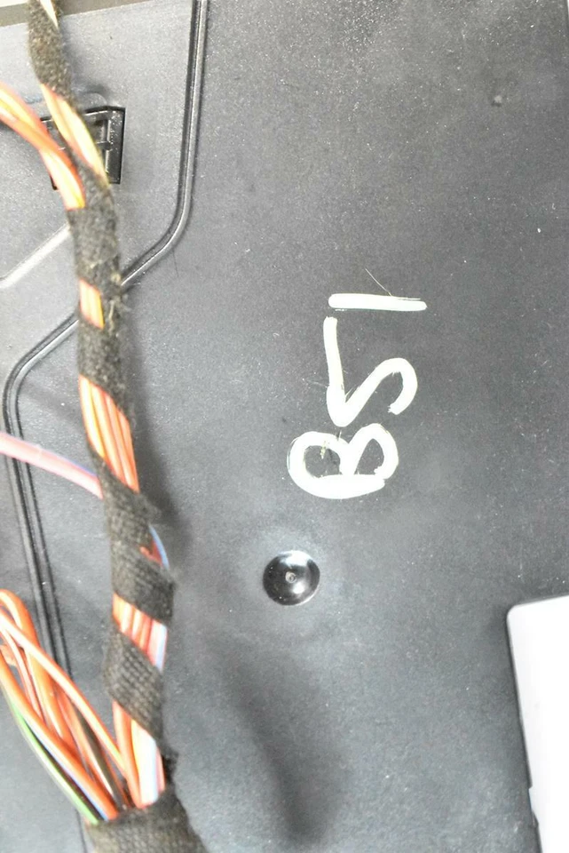 2011 Mercedes-Benz E350 Sedan  -  Rear Signal Activation Module  -  2129005001 - Image 3 of 4