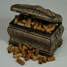 160 all 100 % NATURAL wine CORKS -over 200 AUTHENTIC labels from anEXOTIC resort