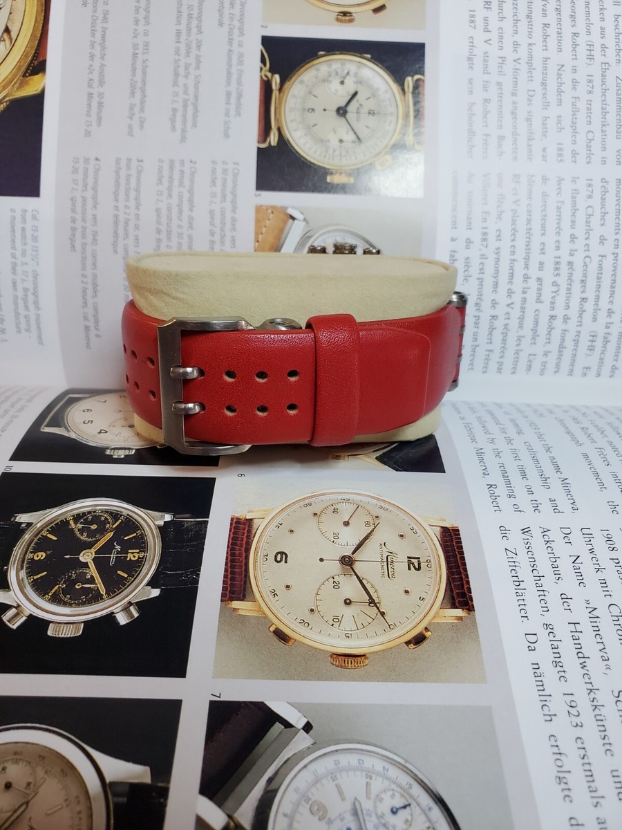 Oakley Minute Machine, Titanium Watch, Leather Red Strap, Used Conditions. Oakley Minute Machine, Titanium Watch, Leather Red Strap, Used Conditions.