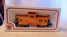 HO Scale Bachmann Wide Vision Caboose, Union Pacific, Yellow 207