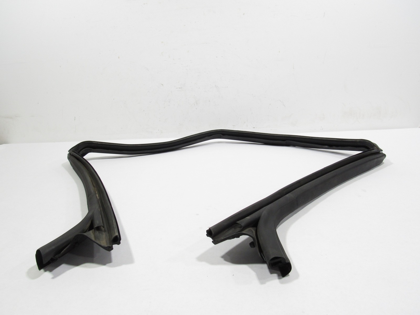 Ferrari 488 2015-2019 Front Upper Windshield perimeter seal