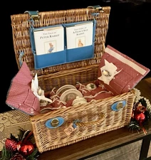 Rare WEDGWOOD B. Potter PETER RABBIT 10 Pc TEA SET In Thomas Swain Picnic Basket