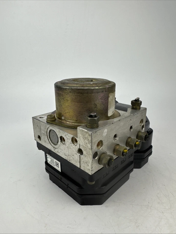 2005 Nissan 350z ABS антиблокировочный тормозной насос и модуль 47660CD103 - Изображение 2 из 4