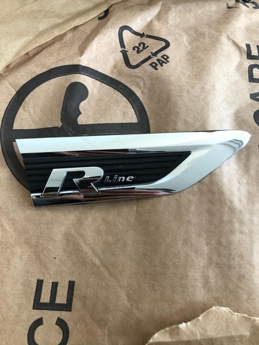 VW Passat R-Line Schriftzug 2GA 853 688 C Kotflügel Rechts Emblem