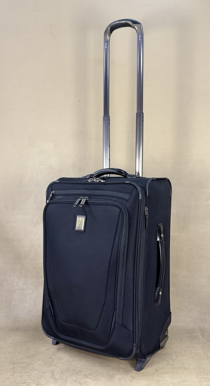 Crew 11 Black 22" Wheeled Upright Carryon Expandable 4071622