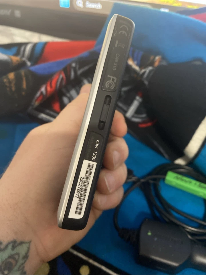 Garmin Nuvi 1300 Ultra-Thin GPS Navigator Widescreen Display - Image 4 of 4