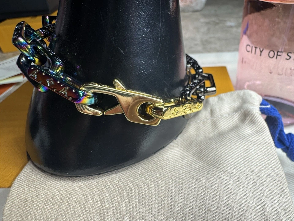 Pulsera Louis Vuitton Cadena Grabada Monograma Colores Negro/Dorado/Multicolor Foto 4 de 4