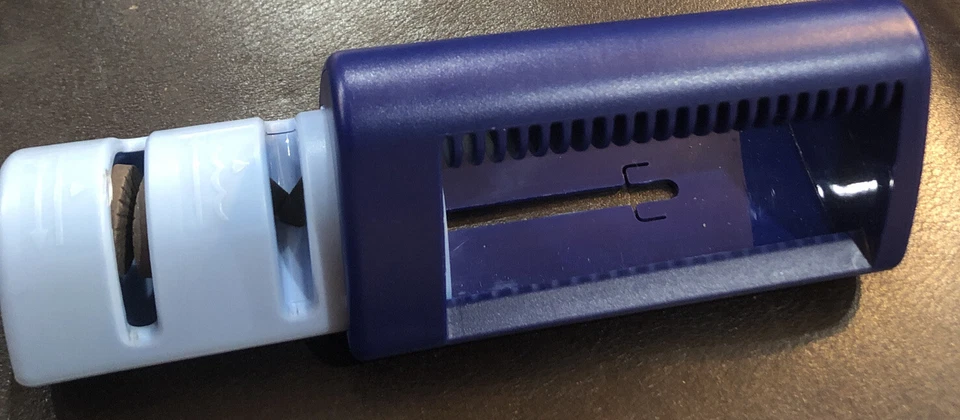 Afilador de cuchillos doble Kuhn Rikon, azul Foto 3 de 4