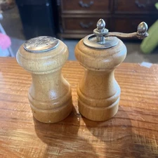 Vintage Chef Specialties Wooden Salt Shaker & Pepper Grinder Made in USA 