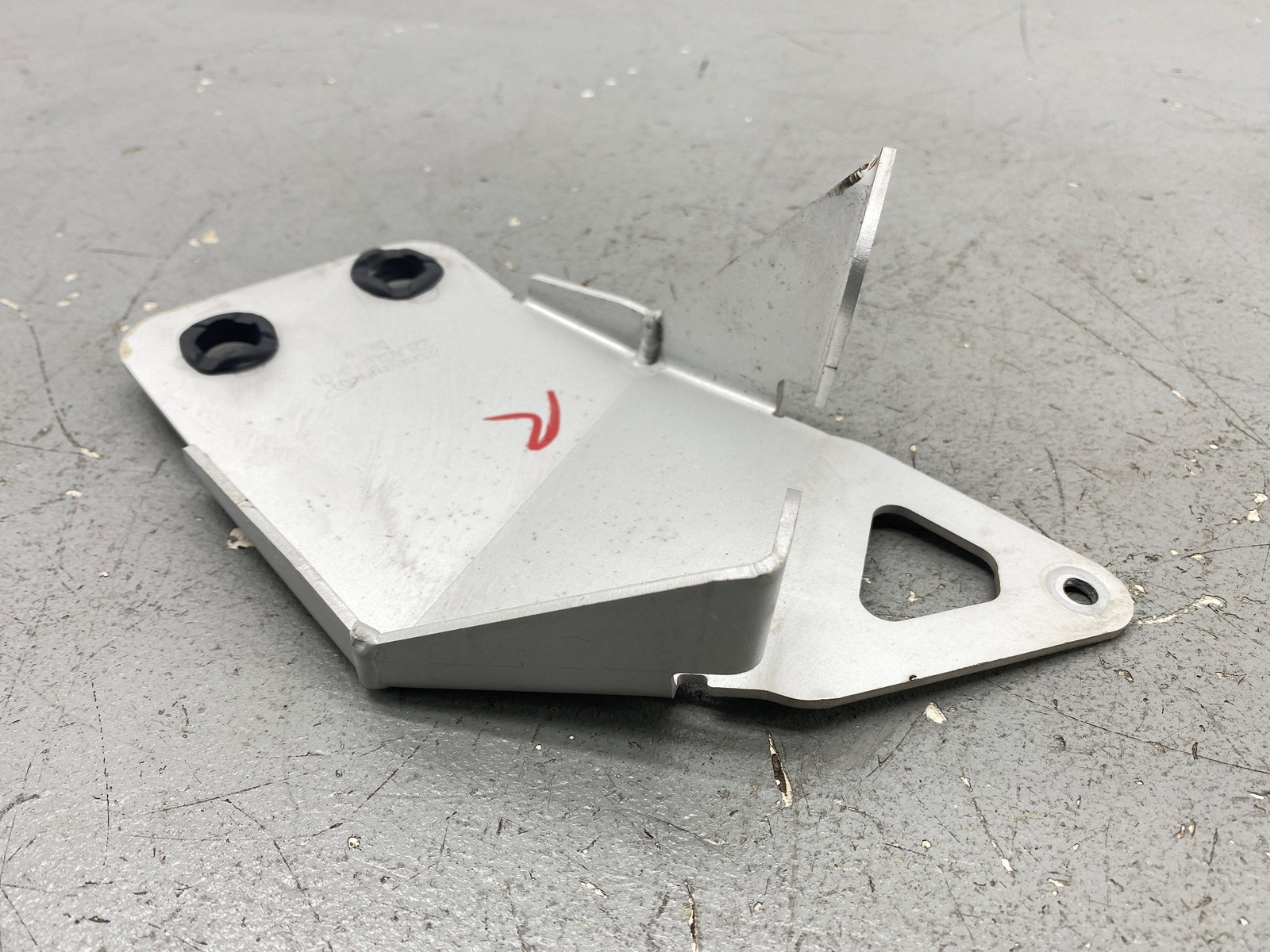 2020-2023 MCLAREN GT RIGHT SIDE MISC SUPPORT BRACKET 22LA010GP OEM 2021 2022