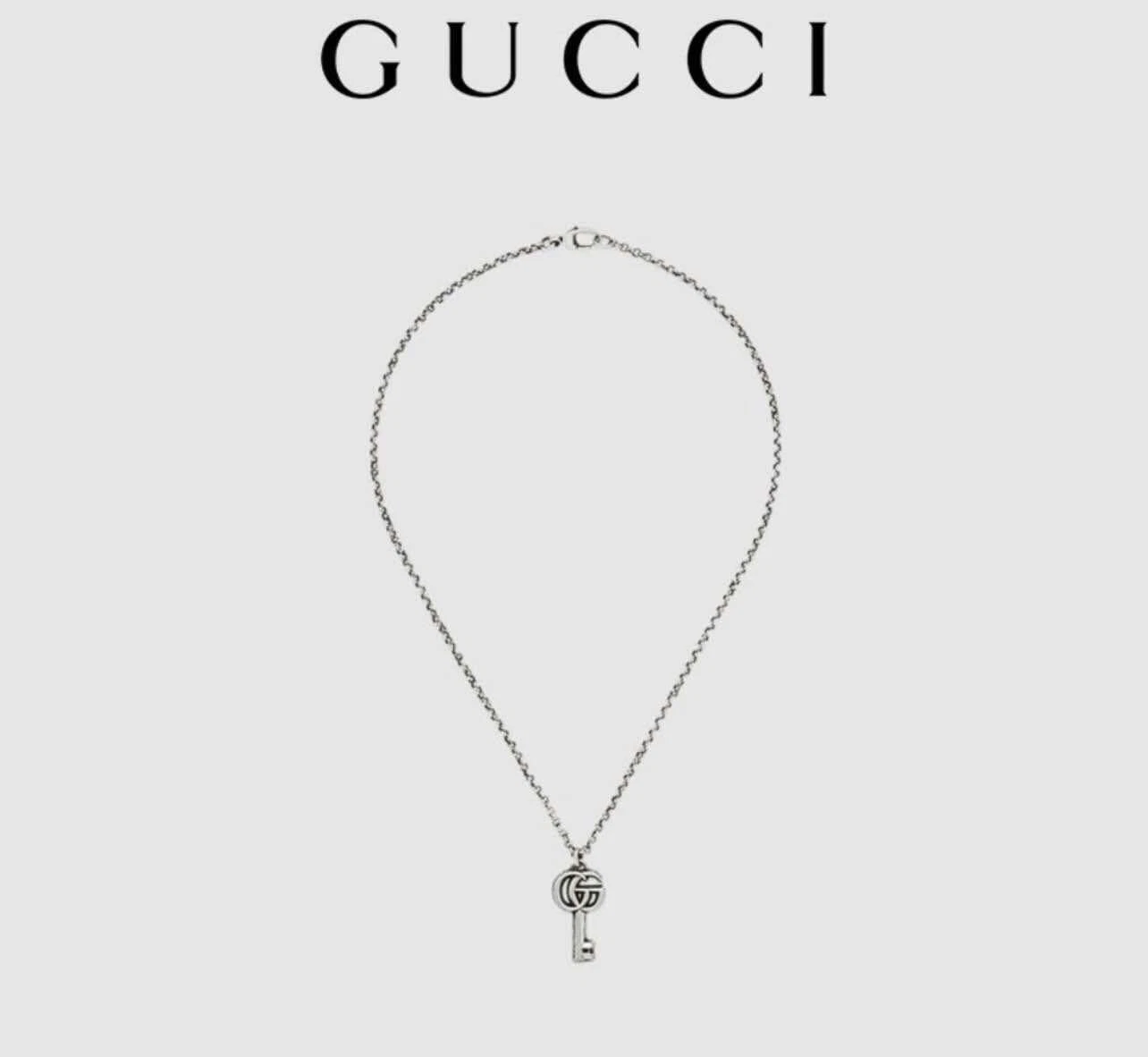 Collier pendentif clé G imbriquée Gucci Marmont argent 