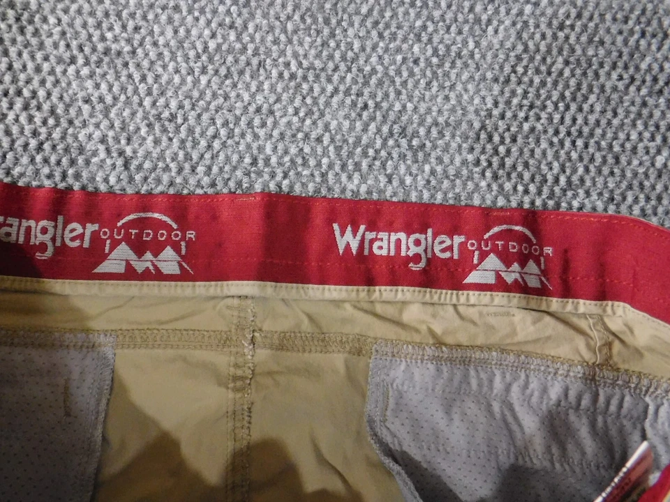 Wrangler Mens Shorts 44 beige cargo outdoors hunter utility stretch - Image 4 of 4