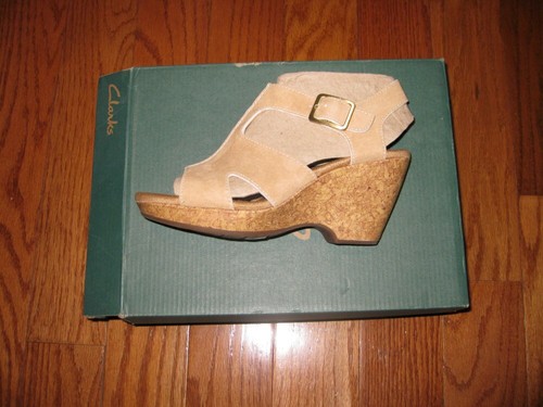 **New** Clarks Womens Liz Bistro Suede Wedge Sandles Shoes 5M Camel Suede - Picture 4 of 4