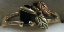 Size 8 Lundstrom's Solid Gold 10K Ring With Stylized Prong Set Black Onyx