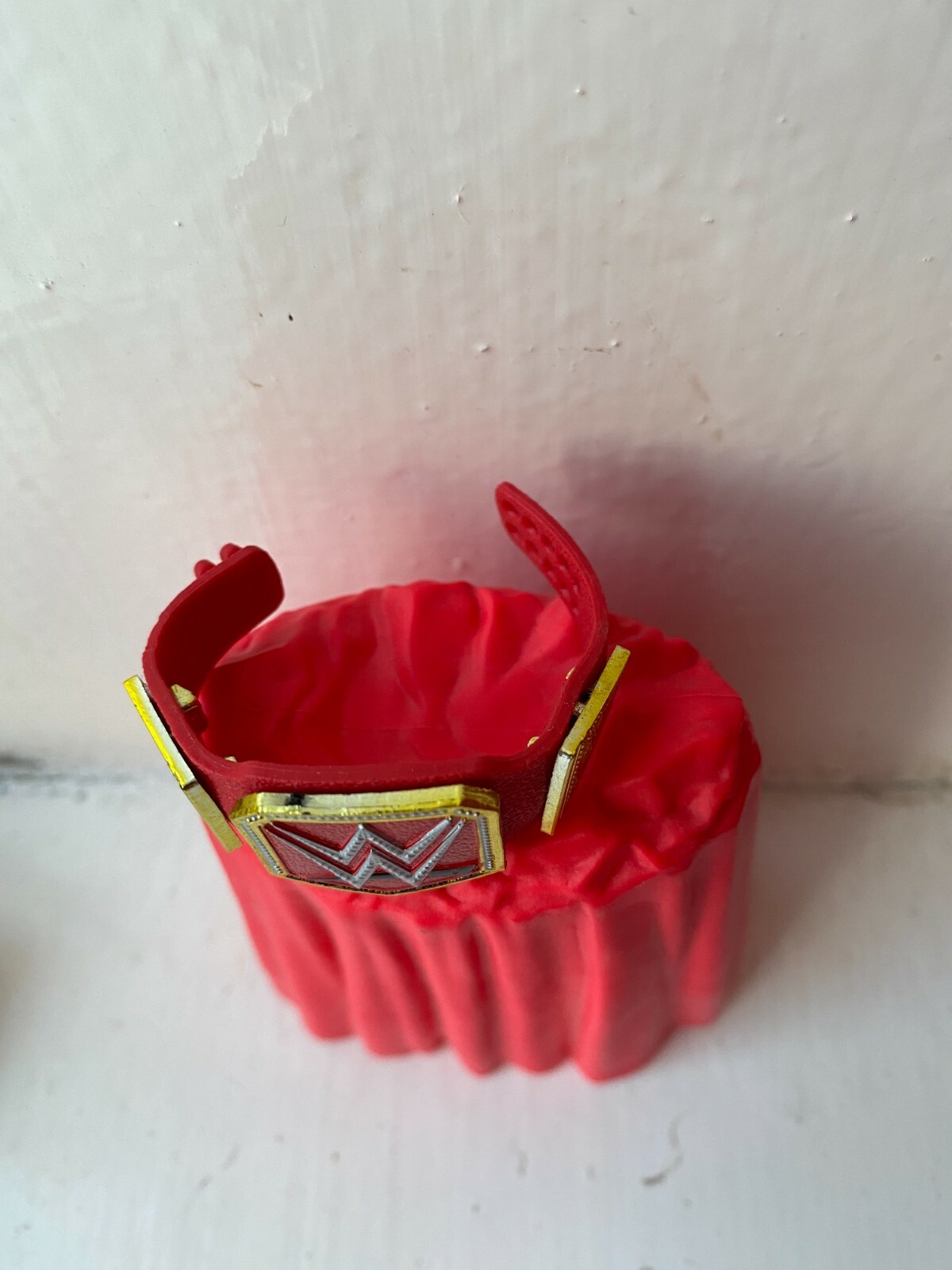 wwe-red-universal-championship-red-title-belt-mattel-figure-accessory