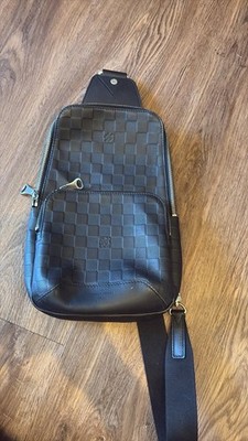 Louis Vuitton Avenue Sling Bag Schwarz