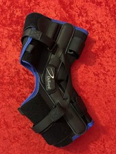 DeRoyal Knee Brace US4114 Size Small B21