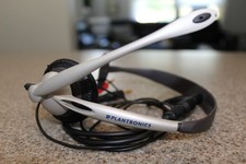 plantronics headset wired 3.5 mini jack, silver color excellent condition