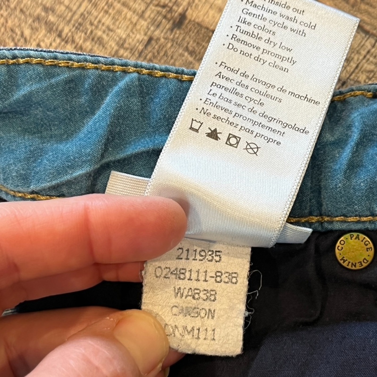 Paige Jeans Skyline Skinny Carson Wash Size 26 Everyday Essential  thumbnail 6