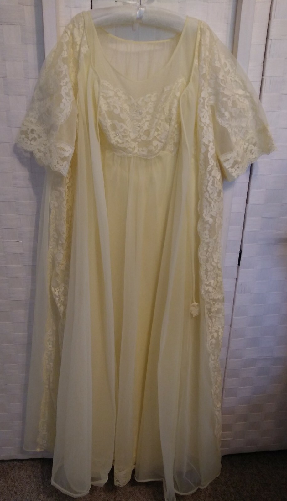 womens vintage sheer lace Gem