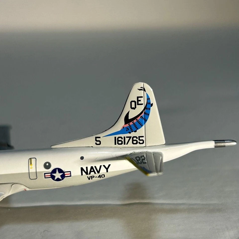 Super Dragon 1/400 P-3C Orion Anti-Submarine Patrol Aircraft - Image 4 of 4