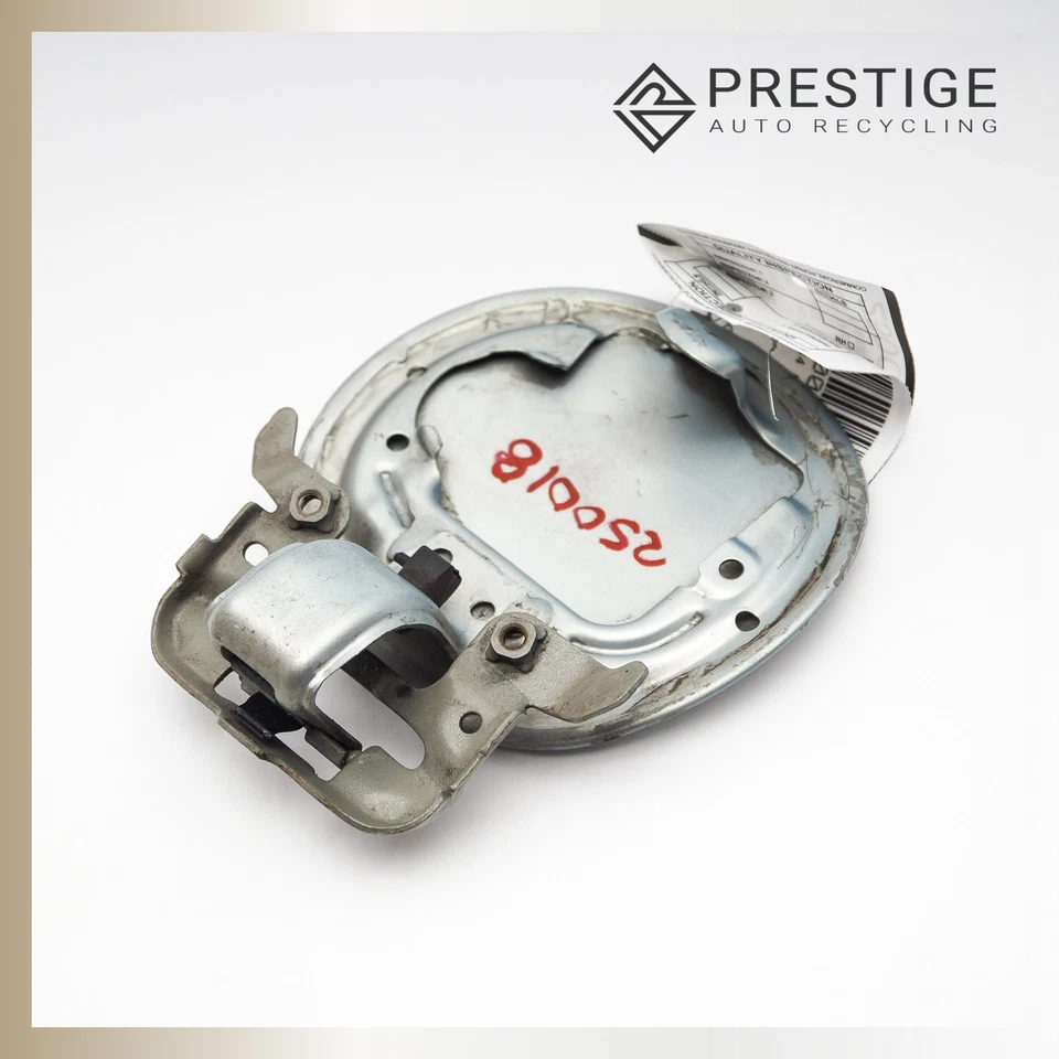 Cubierta de pestillo de tapa de puerta de llenado de combustible Honda Civic 2006-2011 plateada 63910-SNA-A00ZZ Foto 2 de 3