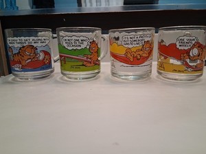 McDonald's Garfield Glass Mugs Set of 4 Original 1980 Multicolor