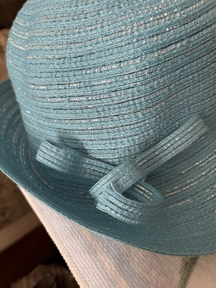 Это шляпа, которая является врач одобрен рейтинг UPF 50 +. Aqua один размер подходит всем. - Изображение 2 из 3