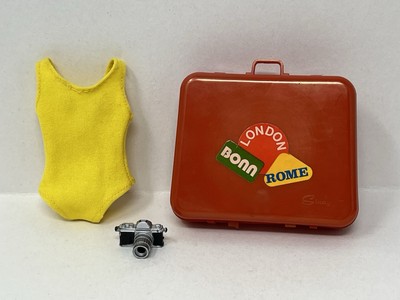 Vintage Sindy Clothes Sunshine Girl #44693 Doll Outfit Swimsuit Suitcase Camera