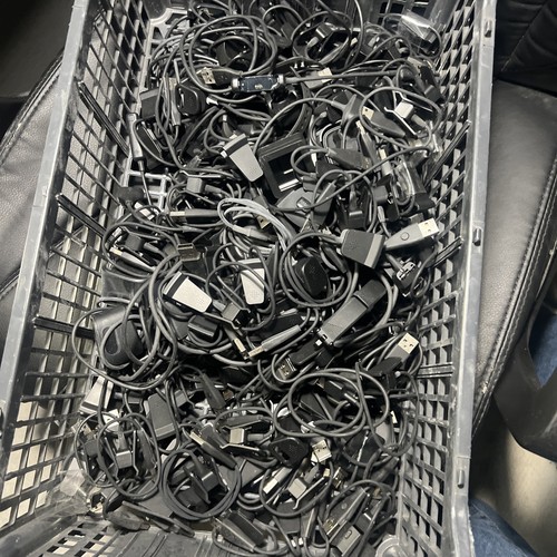 Posten 305 FitBits Alta, Charge, sortiert, FitbitAll ungetestet Ist-Zustand Teile/Reparatur - Bild 4 von 4