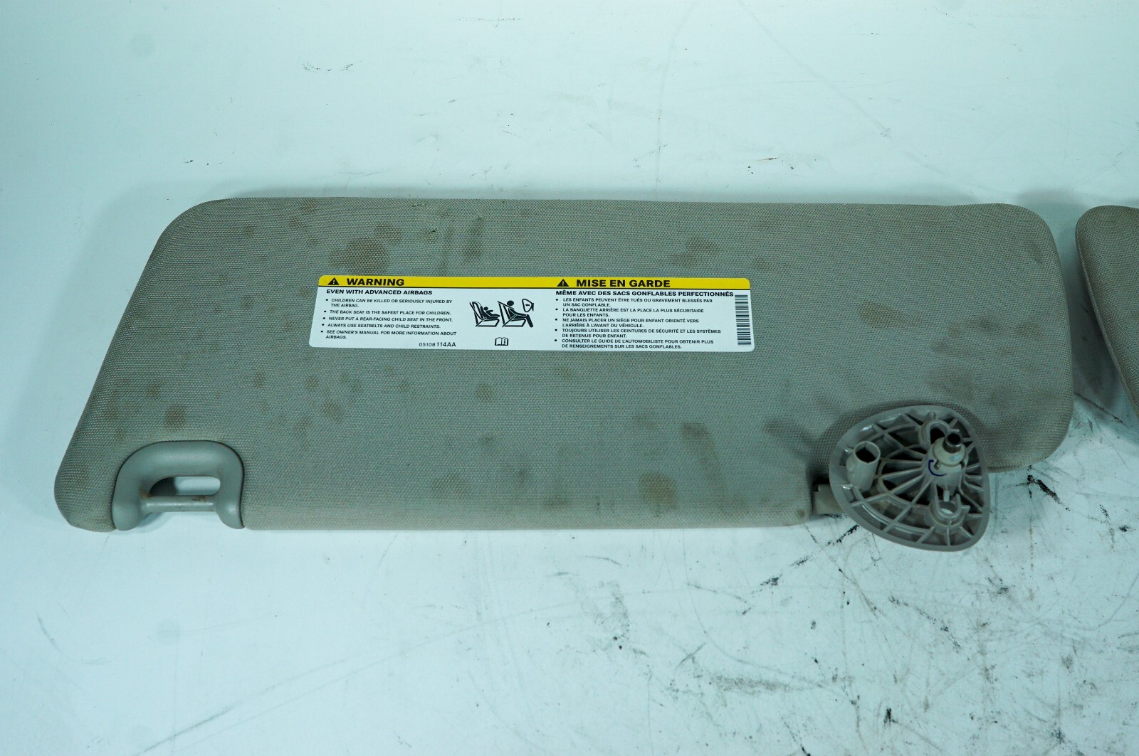 13-18 Ram 2500 Tradesman OEM Front Right & Left Sunvisor Sun Visor Cover 5090