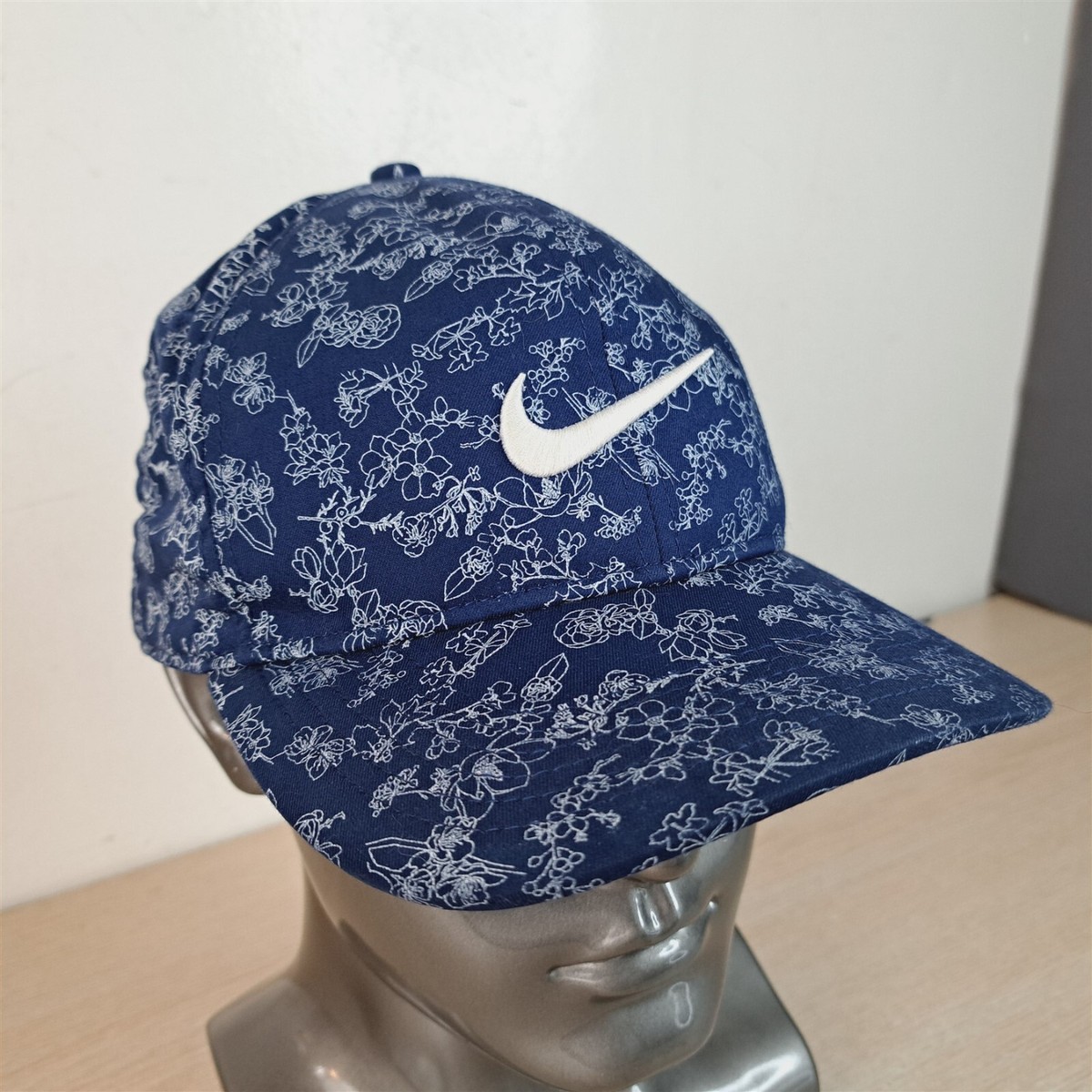 NIKE MASTERS CLASSIC 99 AEROBILL FLORAL ADJUSTABLE STRAP 