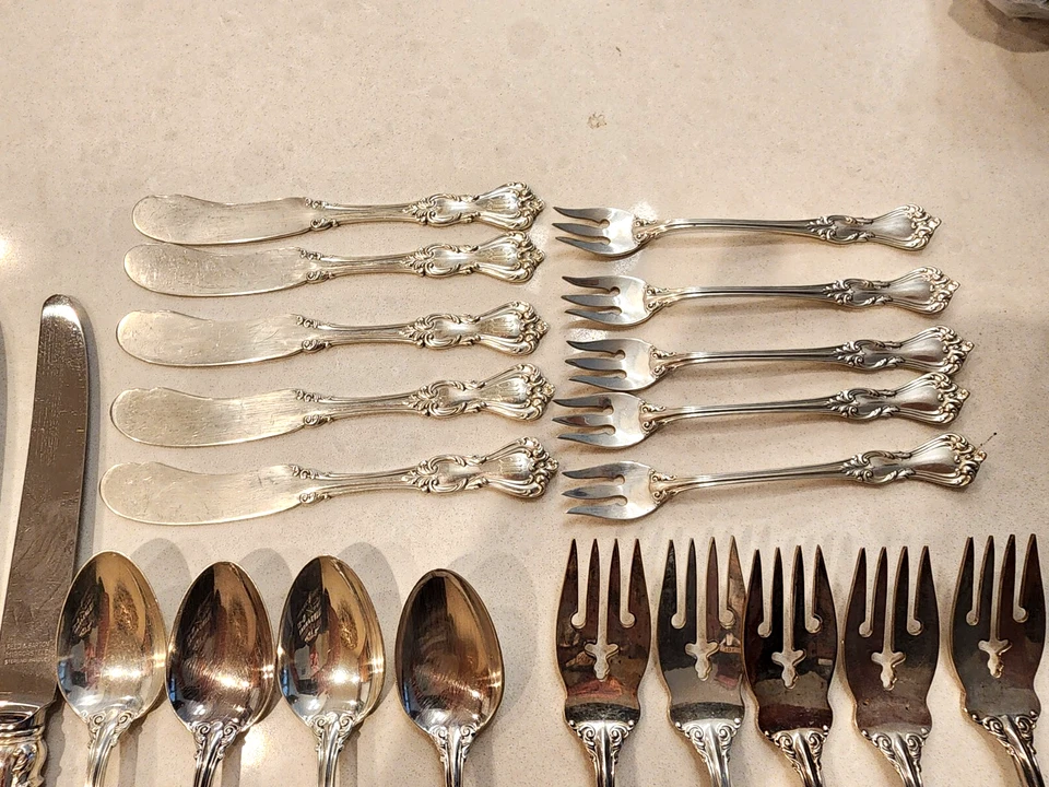 Reed & Barton 31 Piece Sterling Set of Marlborough Flatware - Image 4 of 4