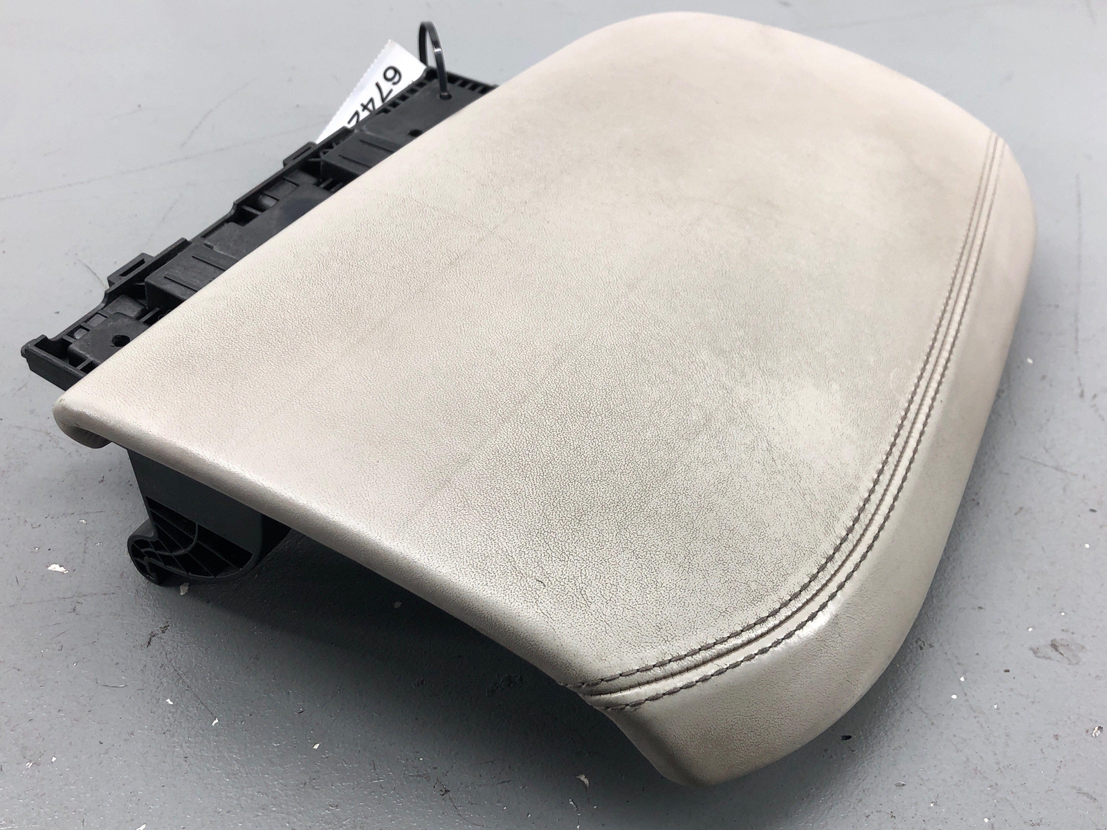 2014-2020 BMW I8 FRONT CENTER CONSOLE LID STORAGE COVER ARMREST GRAY LEATHER OEM