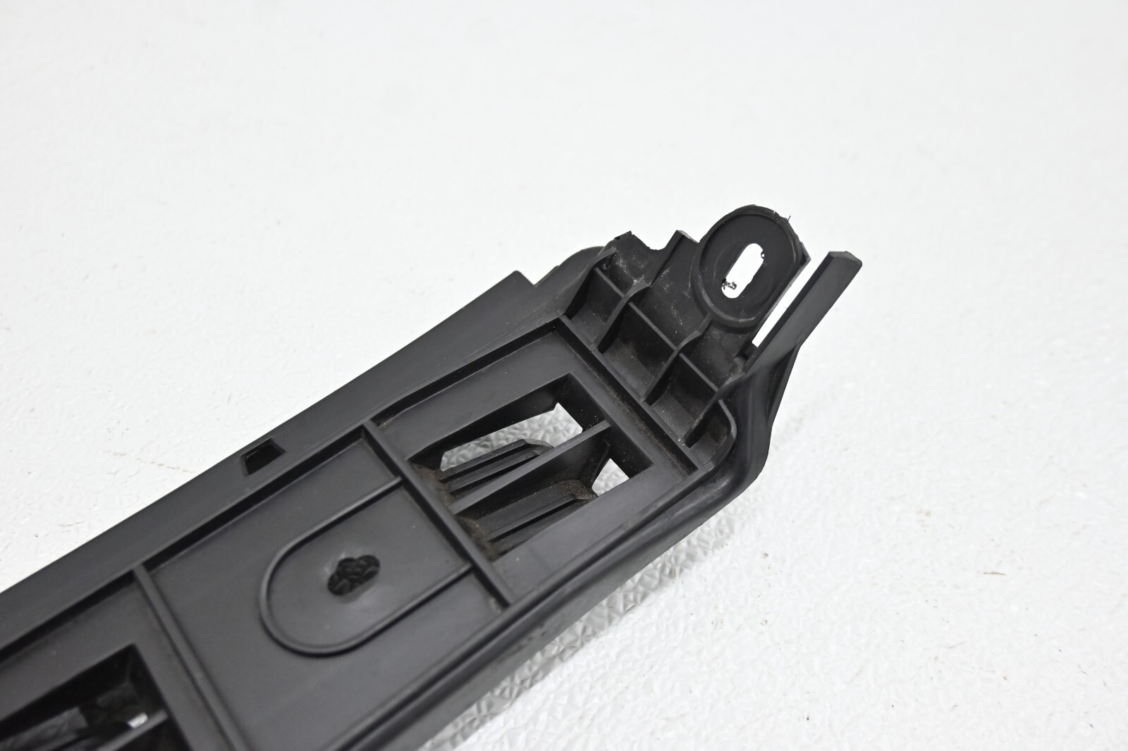 ⭐ 06-12 Bentley Continental Rear Right Bumper Guide Bracket Mount Support Oem