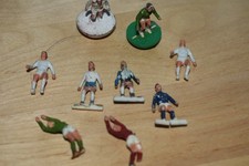 jeu Subbuteo lot de joueurs de football soccer incomplet repeint jouet Vintage