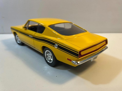 1969 Plymouth Barracuda in 1/18 Scale Diecast - Picture 4 of 8